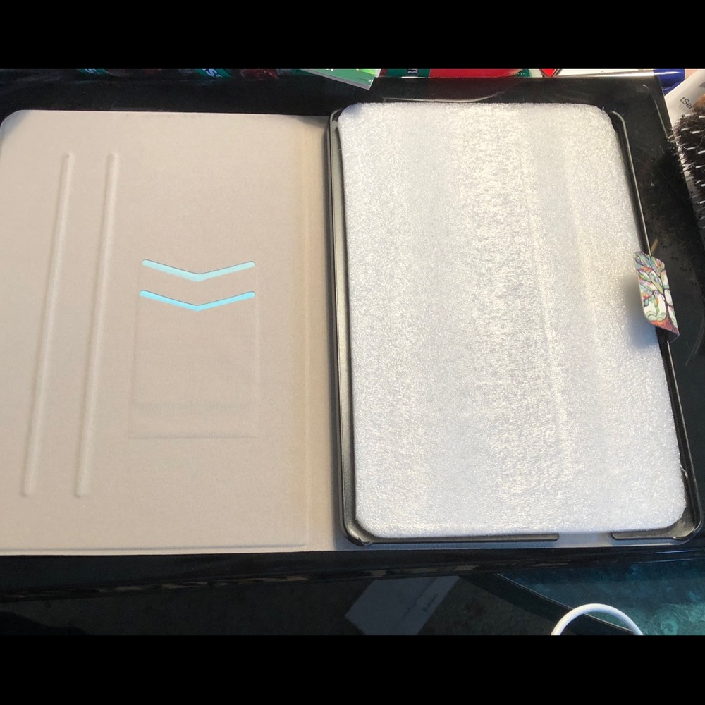 > iPad/Android multi-Color Pad Cover 9” - Picture 2 of 4